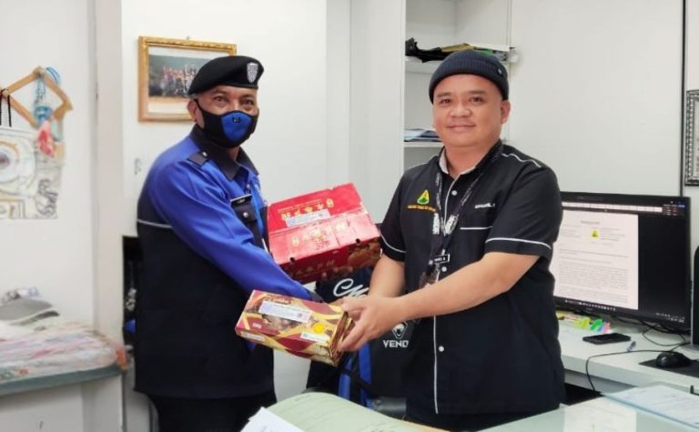 Pengagihan Limau & Kurma